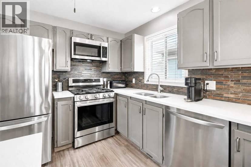 1840 33 Avenue SW — photo 10 of 28