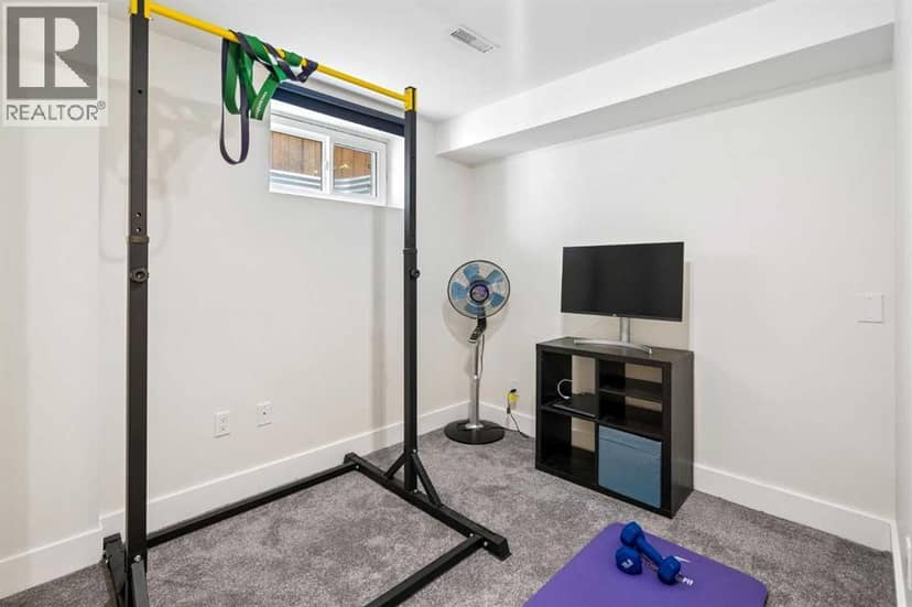 1840 33 Avenue SW — photo 23 of 28