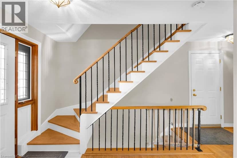 11 DAWSON Crescent — photo 28 of 40