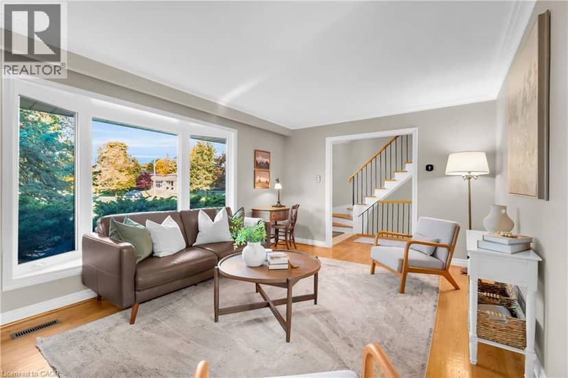 11 DAWSON Crescent — photo 15 of 40