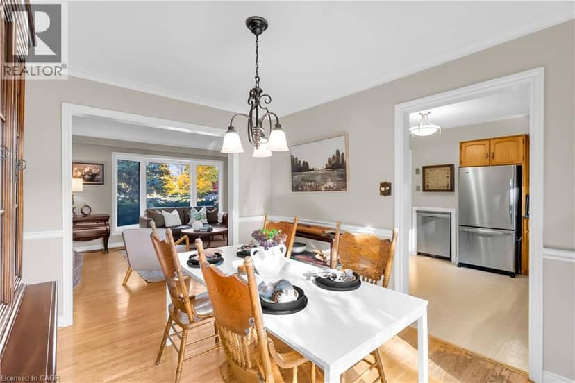 11 DAWSON Crescent — photo 19 of 40