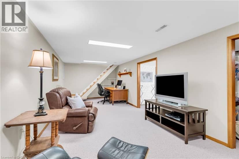 11 DAWSON Crescent — photo 40 of 40