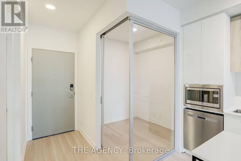 1108 - 30 Upper Mall Way — photo 16 of 26
