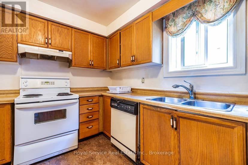 516 Palmtree Crescent — photo 14 of 40