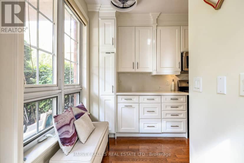 TH9 - 21 Burkebrook Place, Toronto, photo 7