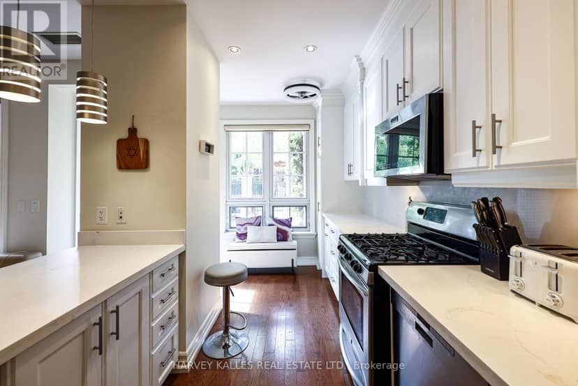 TH9 - 21 Burkebrook Place, Toronto, photo 8