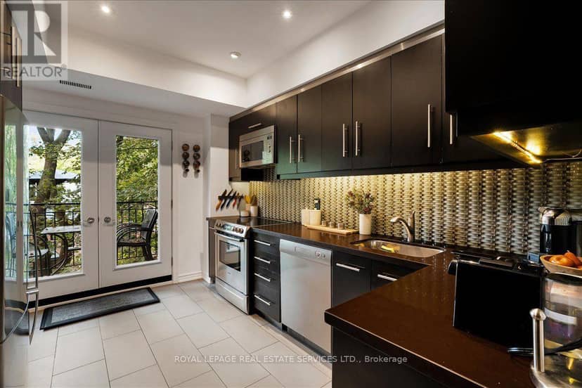 TH3 - 3525 Yonge Street — photo 15 of 40