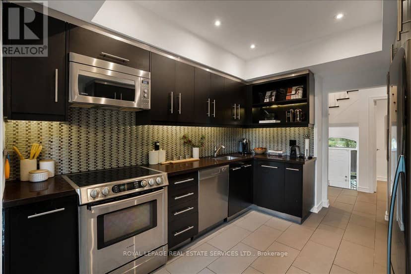 TH3 - 3525 Yonge Street — photo 16 of 40