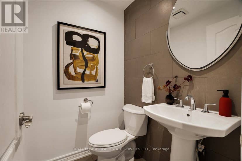 TH3 - 3525 Yonge Street — photo 20 of 40