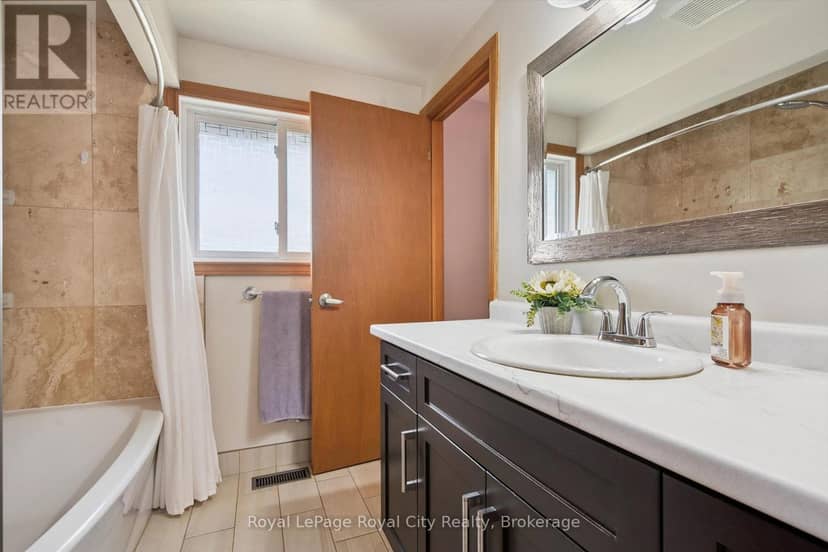24 Greenwich Drive — photo 19 of 39
