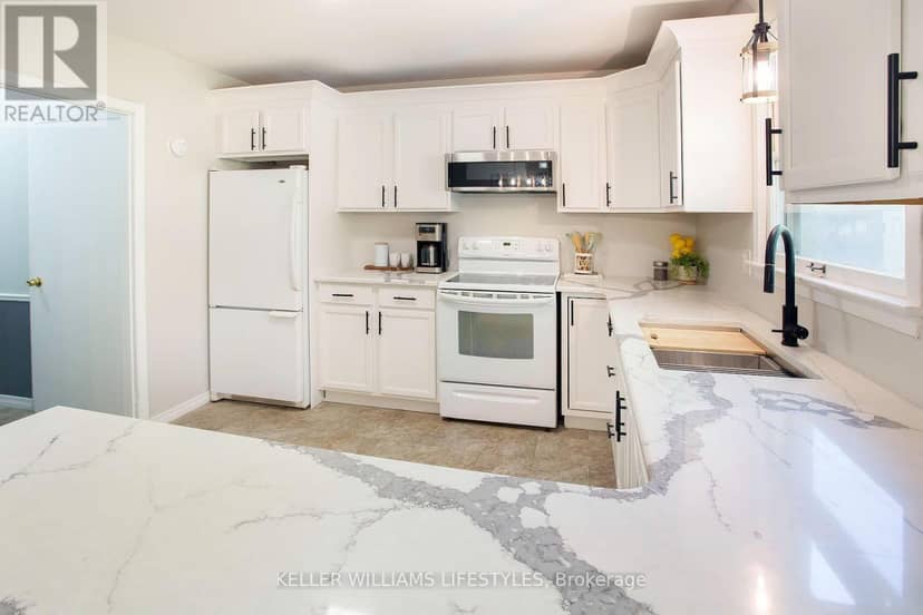 235 Homestead Crescent — photo 13 of 38