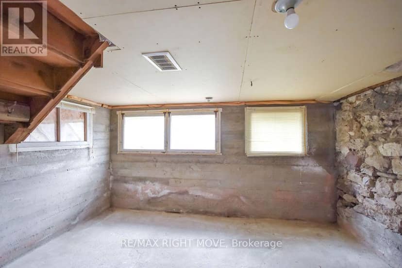 129 Coldwater Road W — photo 26 of 37