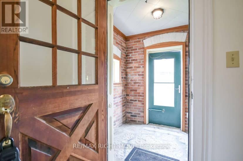 129 Coldwater Road W — photo 3 of 37