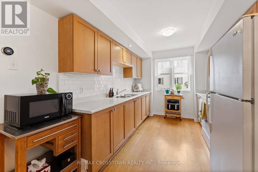 B1 - 440 Yonge Street — photo 10 of 27