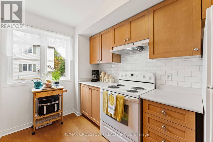 B1 - 440 Yonge Street — photo 11 of 27