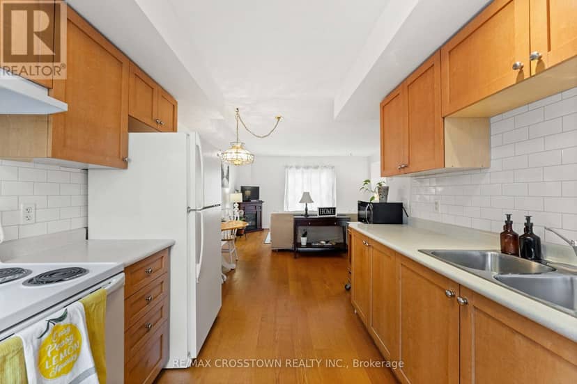 B1 - 440 Yonge Street — photo 12 of 27