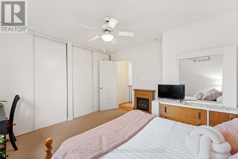 B1 - 440 Yonge Street — photo 15 of 27