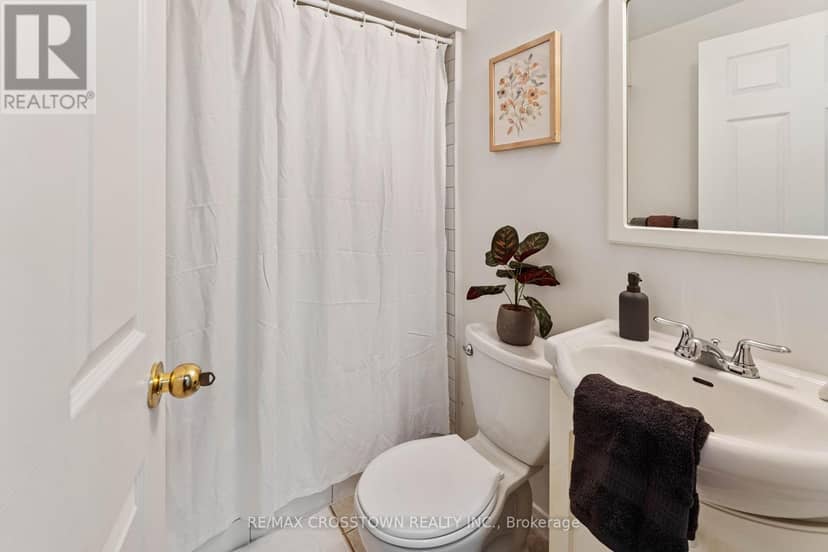 B1 - 440 Yonge Street — photo 18 of 27