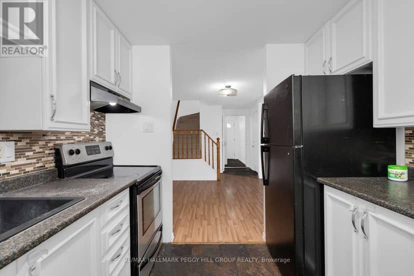 30 Golfdale Road, Barrie, photo 2