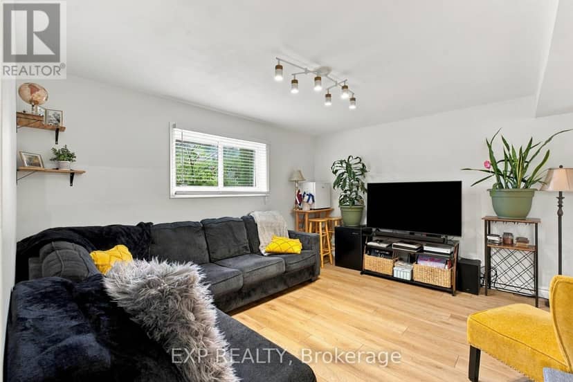28 Maitland Street — photo 23 of 40
