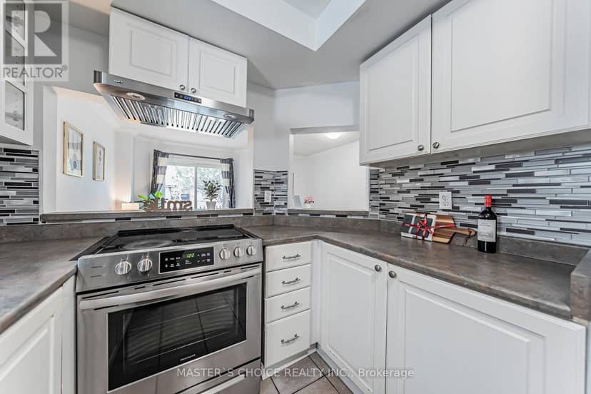 5557 Cortina Crescent — photo 10 of 40