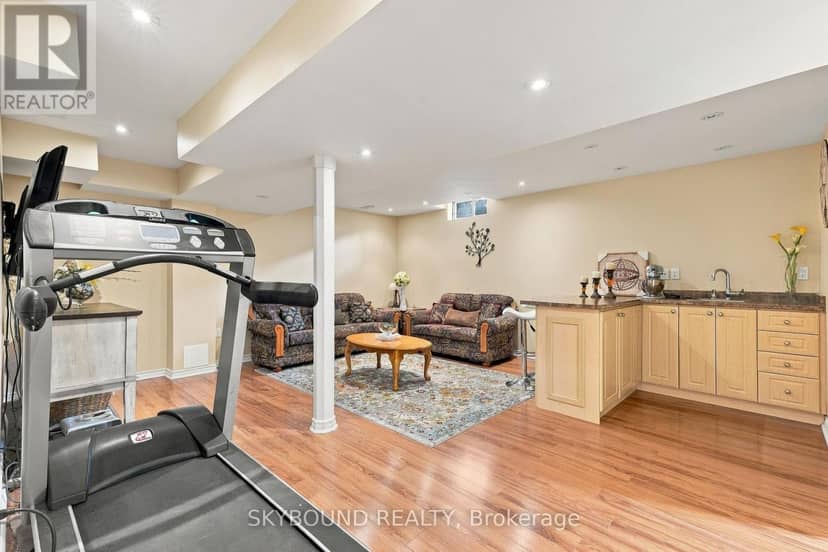 51 Thorpe Crescent — photo 30 of 40