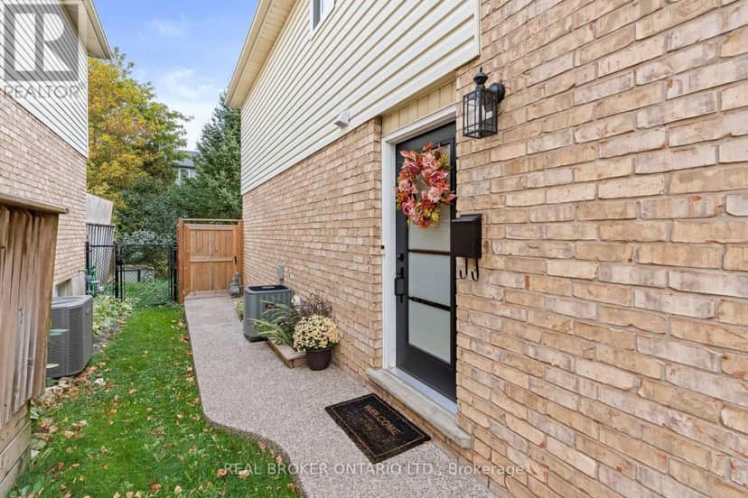 56 Danville Avenue, Halton Hills, photo 2