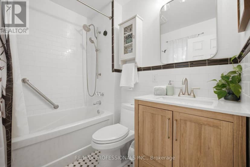 8 Smith Crescent — photo 16 of 38