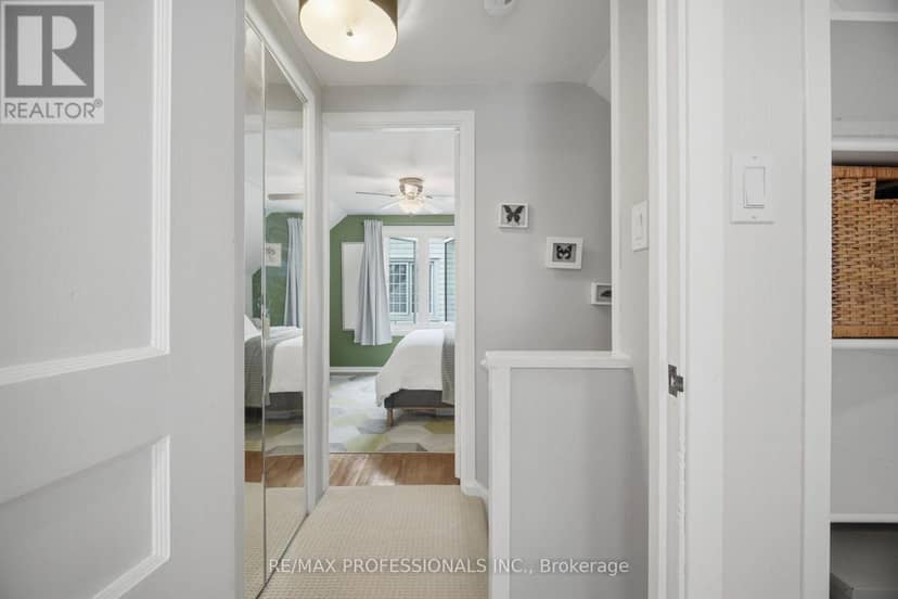 8 Smith Crescent — photo 18 of 38