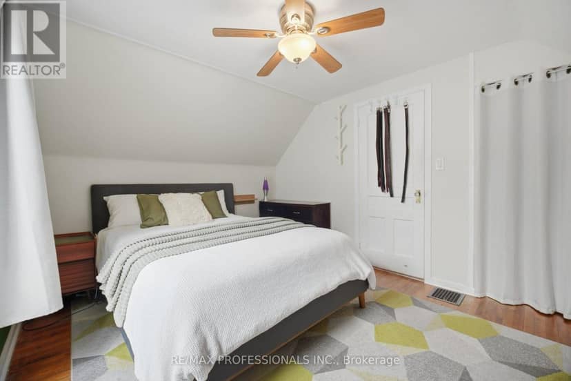 8 Smith Crescent — photo 20 of 38