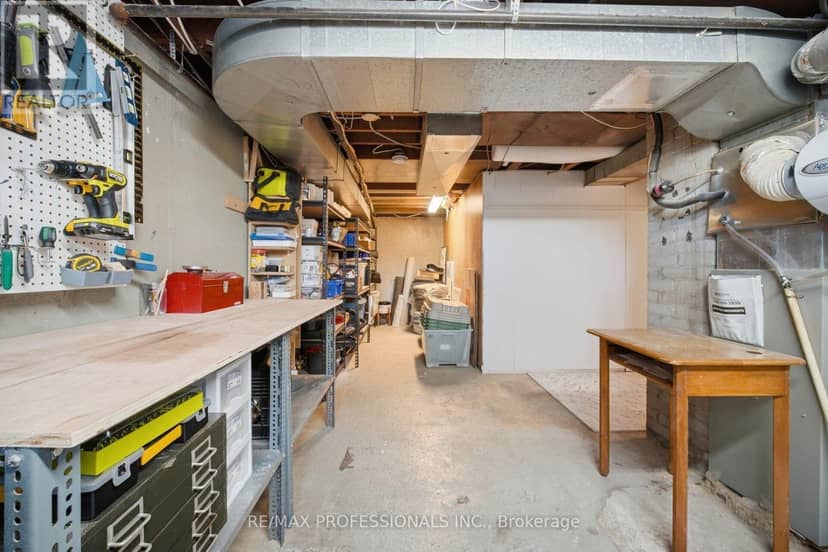 8 Smith Crescent — photo 29 of 38