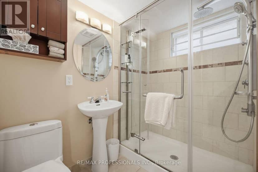 8 Smith Crescent — photo 30 of 38