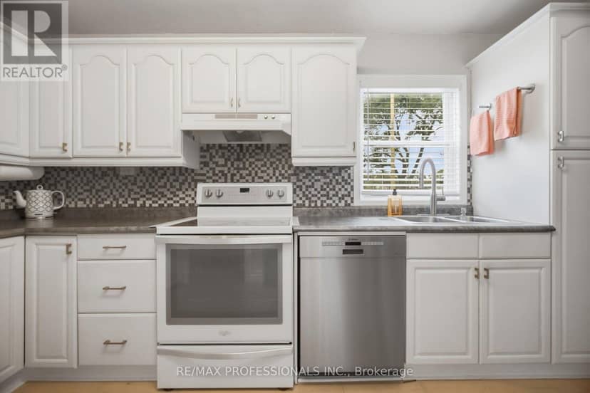 8 Smith Crescent, Toronto, photo 7