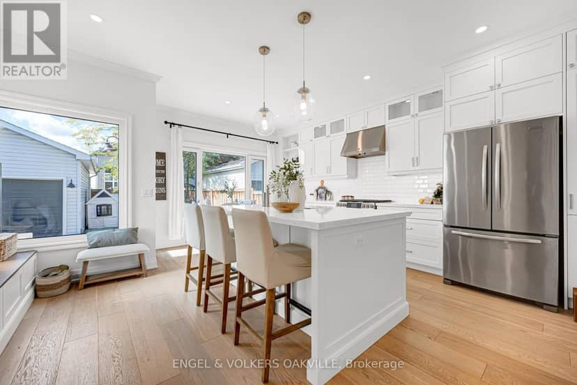 2592 Castle Hill Crescent, Oakville