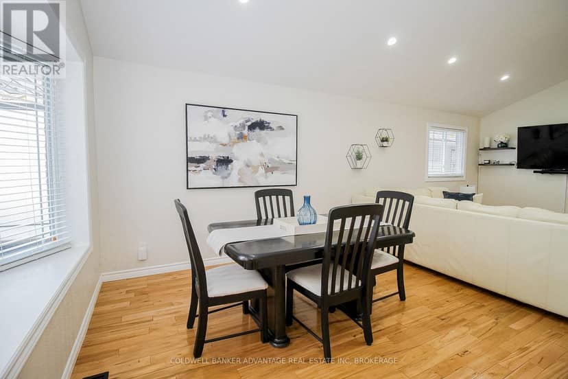 11 Fallingbrook Drive — photo 13 of 40