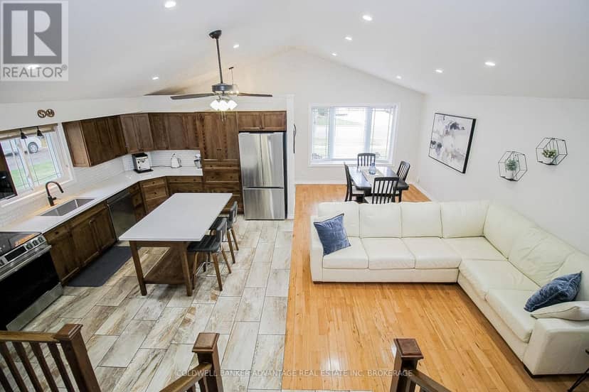 11 Fallingbrook Drive — photo 21 of 40