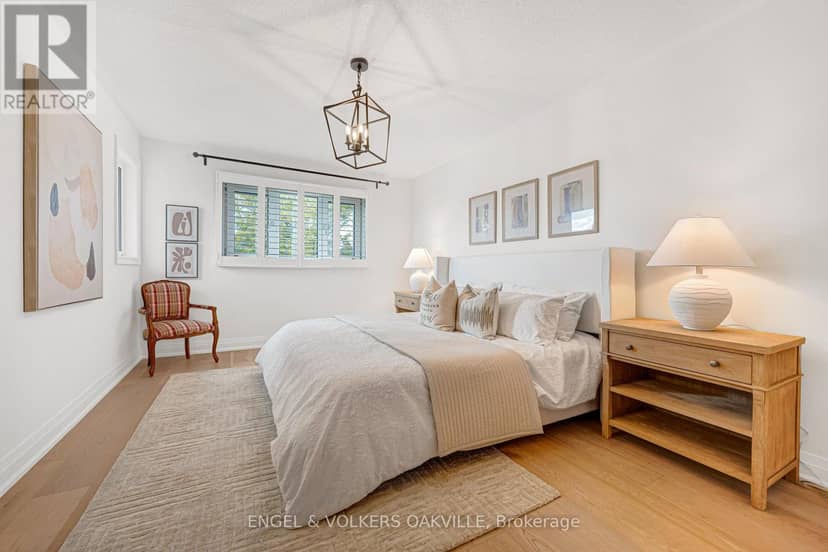 2592 Castle Hill Crescent — photo 28 of 40