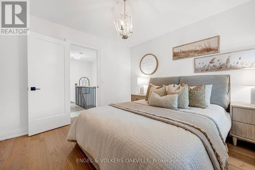 2592 Castle Hill Crescent — photo 36 of 40
