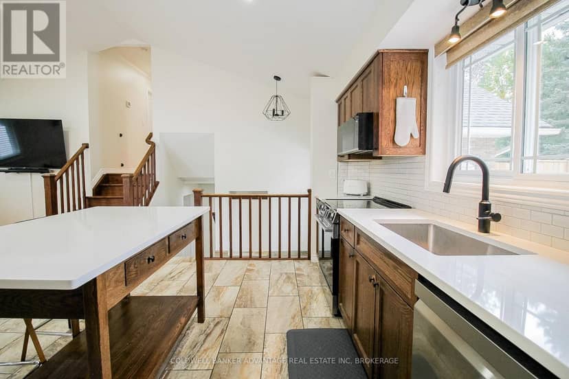 11 Fallingbrook Drive, Pelham, photo 8