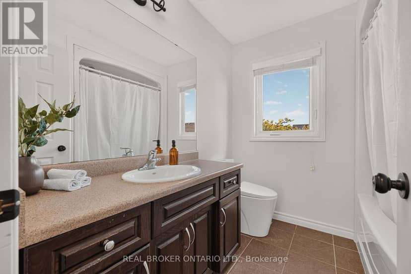 38 Roberta Street — photo 37 of 40