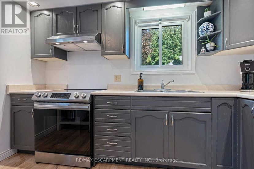 29 Leslie Avenue — photo 11 of 40