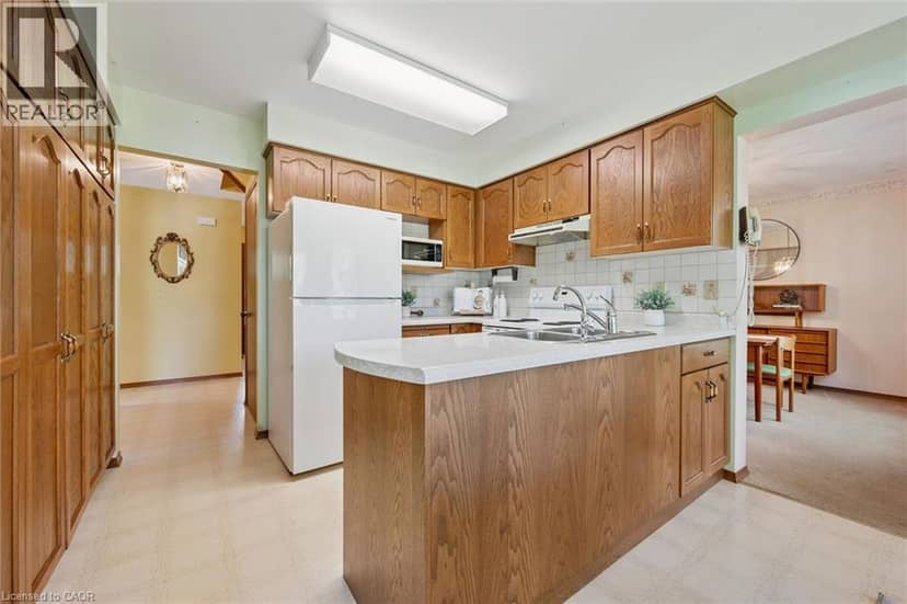 42 MITTON Place — photo 15 of 40