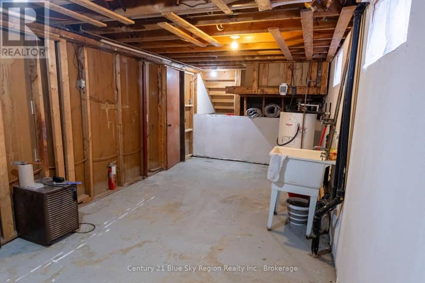 102 Lee Avenue — photo 23 of 27