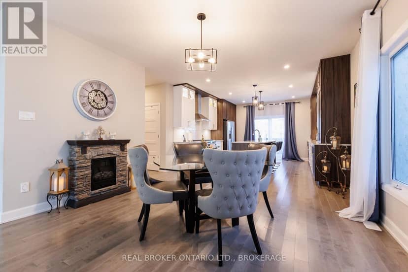 2415 Watson Crescent — photo 13 of 40