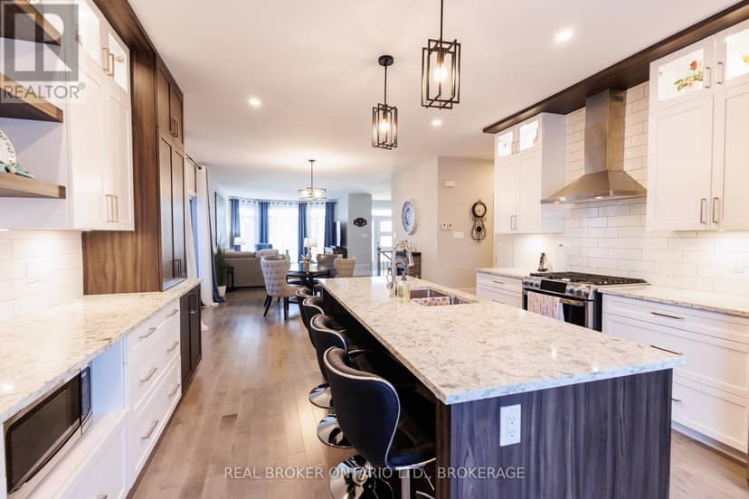 2415 Watson Crescent — photo 17 of 40