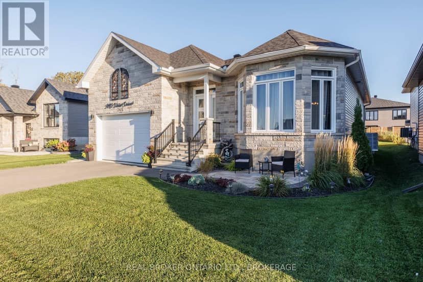 2415 Watson Crescent, Cornwall, photo 4