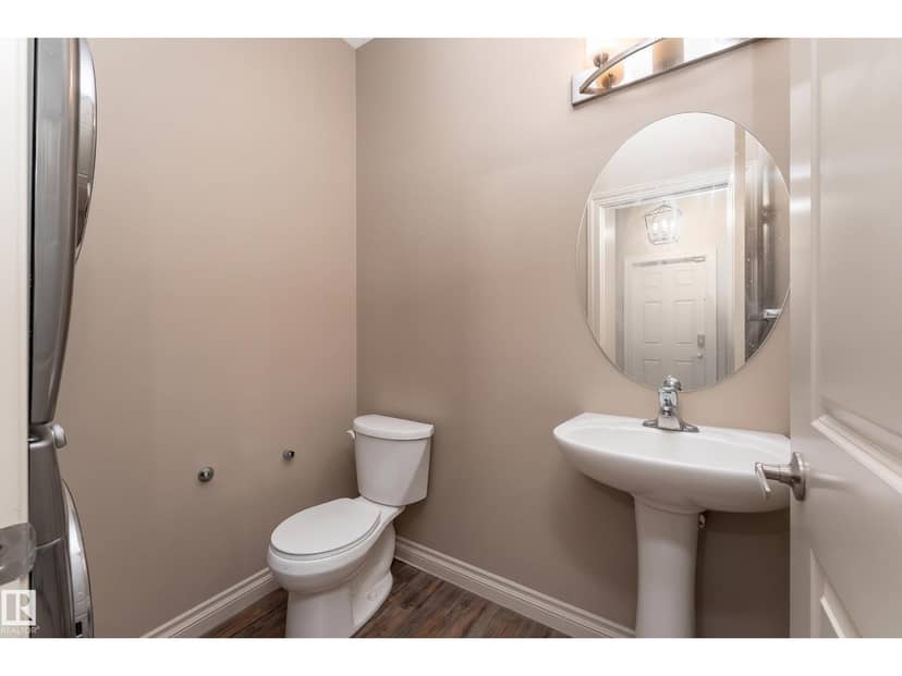 556 Secord Bv NW — photo 13 of 33