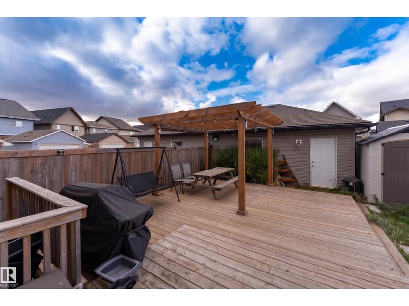 556 Secord Bv NW — photo 30 of 33