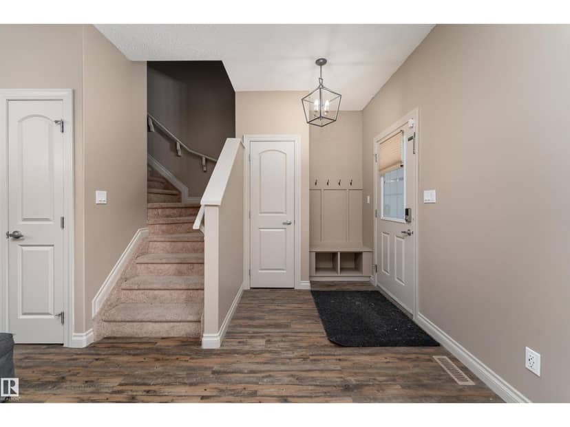 556 Secord Bv NW — photo 12 of 33
