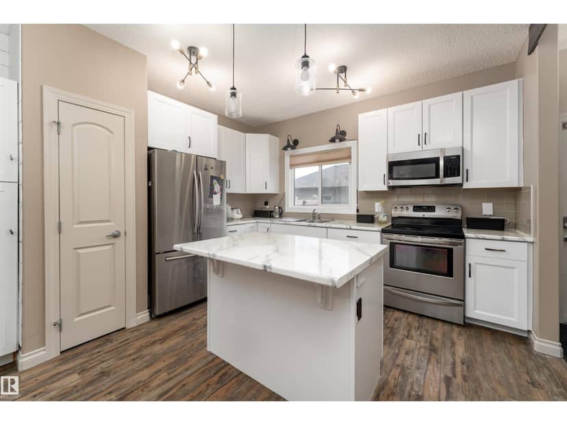 556 Secord Bv NW — photo 10 of 33